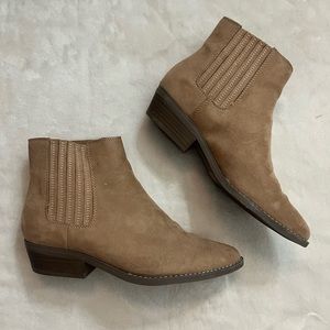 Tan/ beige suede booties